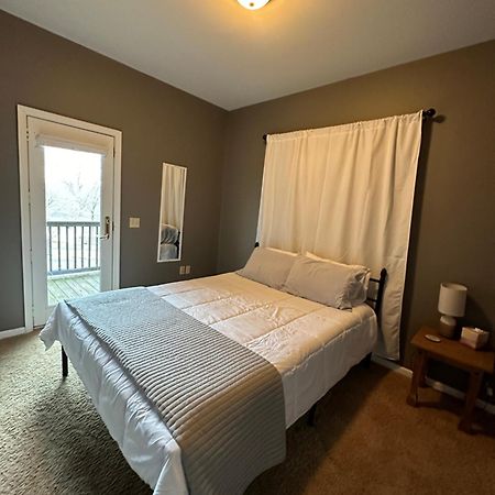 Driftwood Cottage With Hot Tub On Lake Cumberland Russell Springs Екстер'єр фото