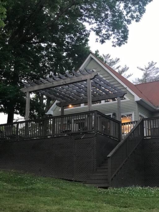 Driftwood Cottage With Hot Tub On Lake Cumberland Russell Springs Екстер'єр фото